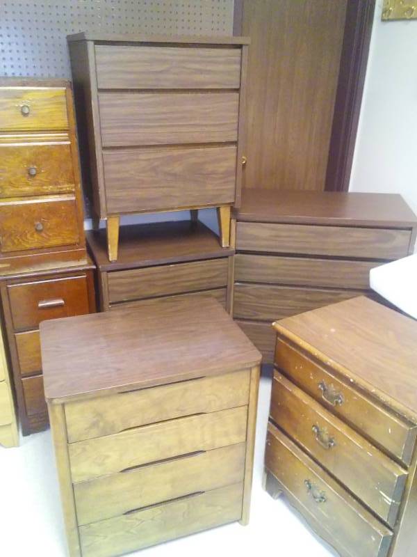 lot 828 image: 7 pieces Furniture - darker Woods.