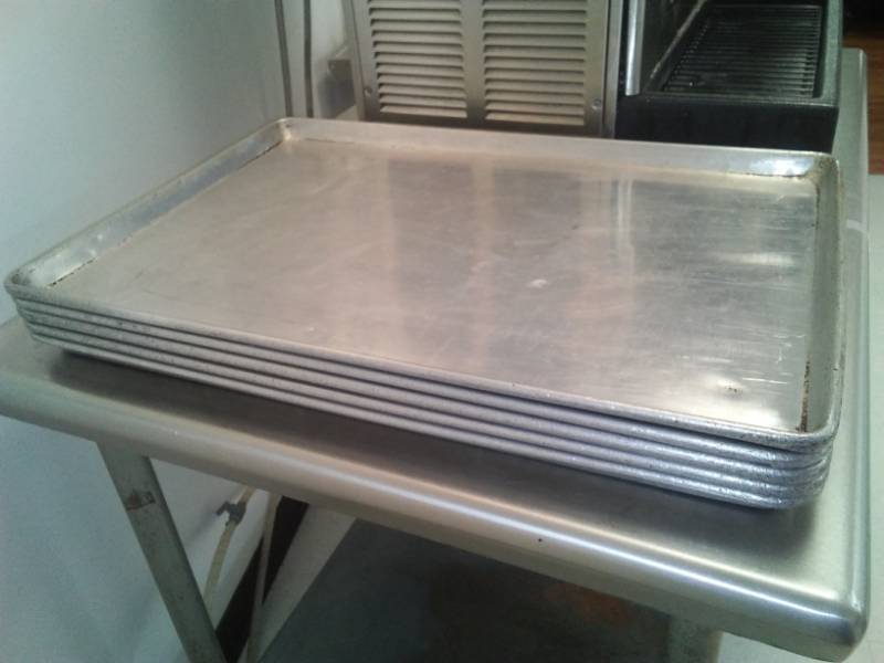 lot 850 image: Commercial Baking Sheets (5), 26  18.