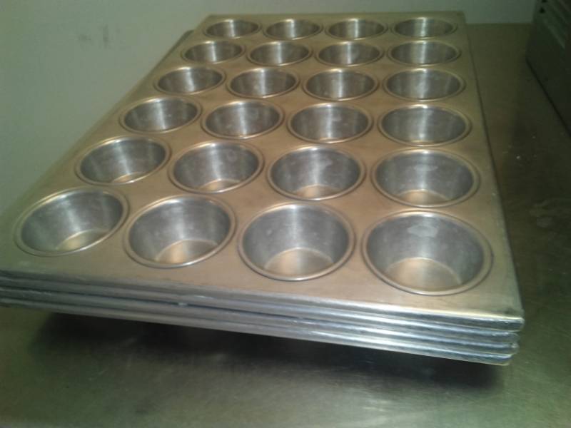lot 851 image: 4 Commercial Cupcake Pans, 24 ct.