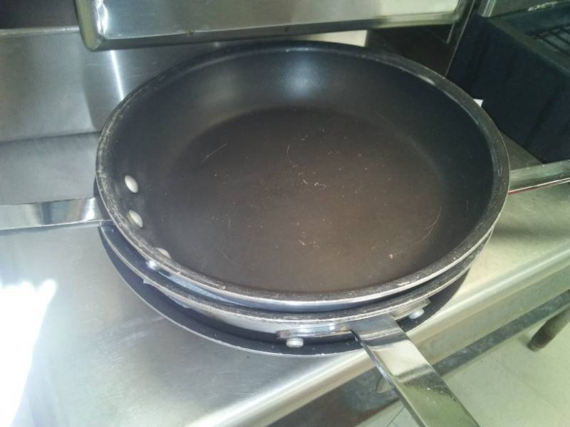 lot 853 image: Fry Pans (4) and more. 3 identical heavy