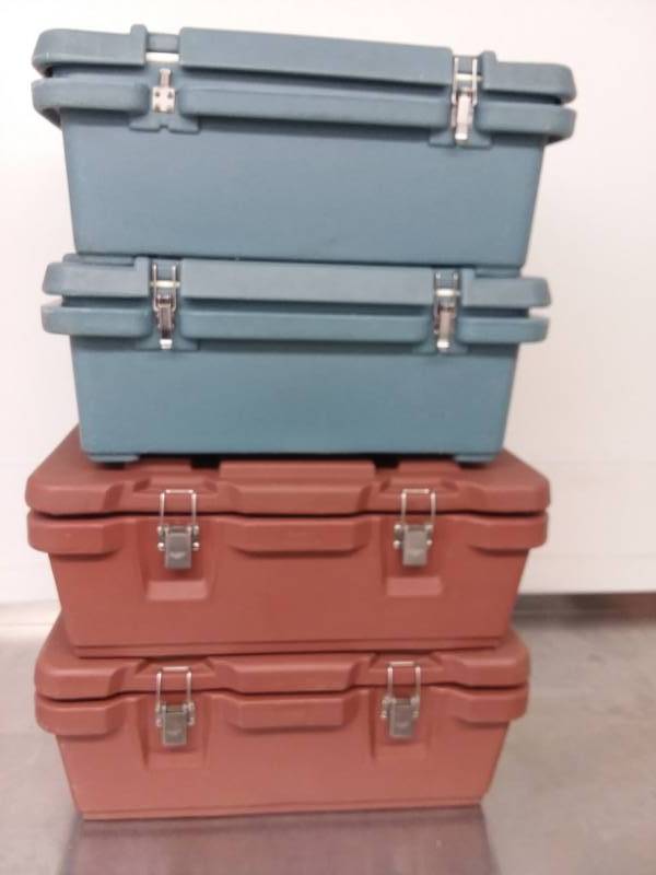 lot 652 image: Insulated Food Transport (5) Vollrath (2) Cambro (2) Coleman.