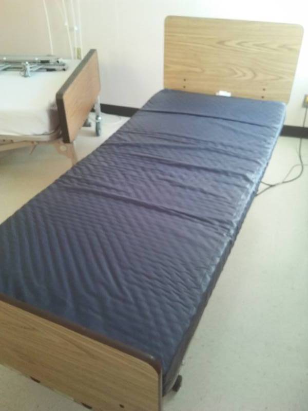 lot 157 image: Basic American Hospital Bed.  Model 6-5174-000 