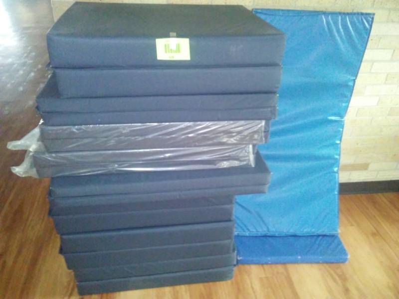 lot 628 image: NYORTHO Bed side Safety Mats (8) and more. 2 and 4 inches, 2- NEW IN PLASTIC.