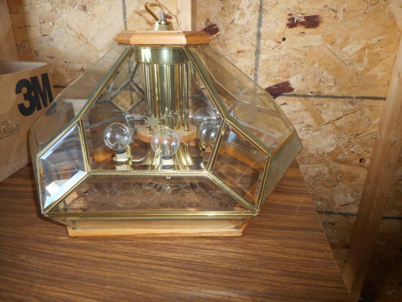 lot 17 image: Light Fixture