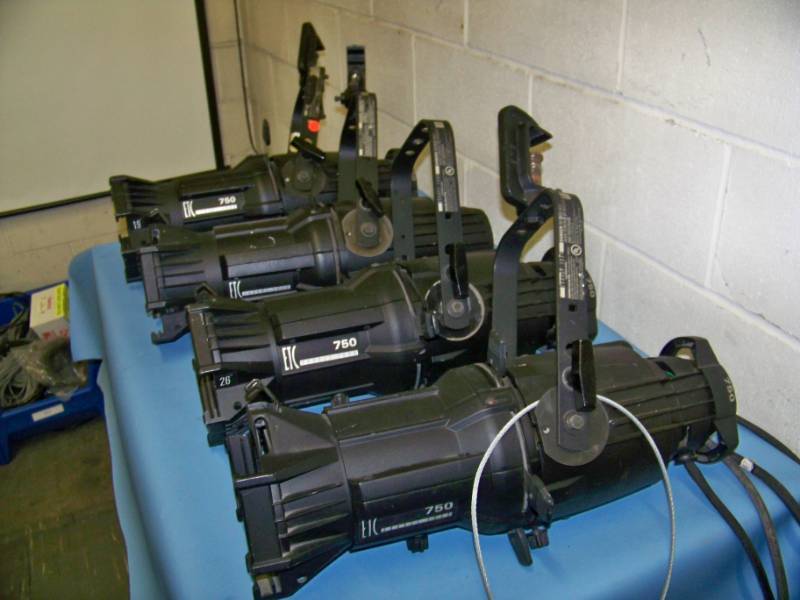 lot 180 image: (4) ETC, Ellipsoidal Series, Source Four 750, Stage  Studio  Theater Lights  Spotlights with Mounting Brackets