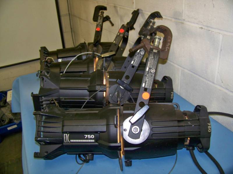 lot 181 image: (4) ETC, Ellipsoidal Series, Source Four 750, Stage  Studio  Theater Lights  Spotlights with Mounting Brackets