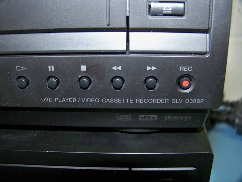 lot 212 image: (3) Sony, DVD  VCR Combo Players