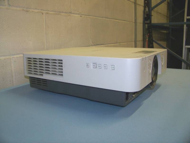 lot 58 image: Sony, VPL-FH30, LCD Projector with HDMI Input