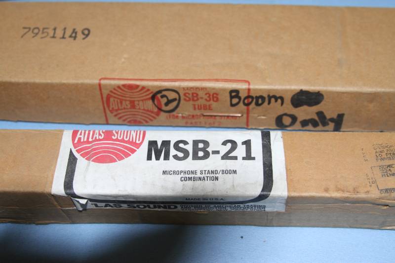 lot 135 image: Lot of NEW Miscellaneous Professional LightingAudio Mic Stands & Boom  Jib Parts