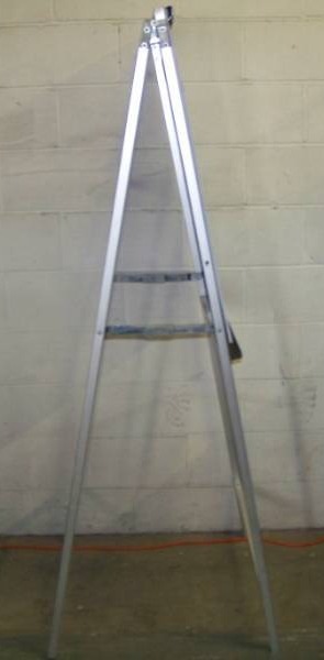 lot 207 image: Flipchart  Presentation Easel with Box of (5) Plain Easel Paper Pads