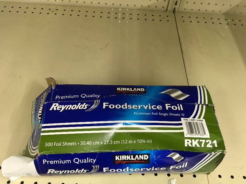 lot 152 image: Reynolds Aluminum Foil Single Sheets, 500 Count