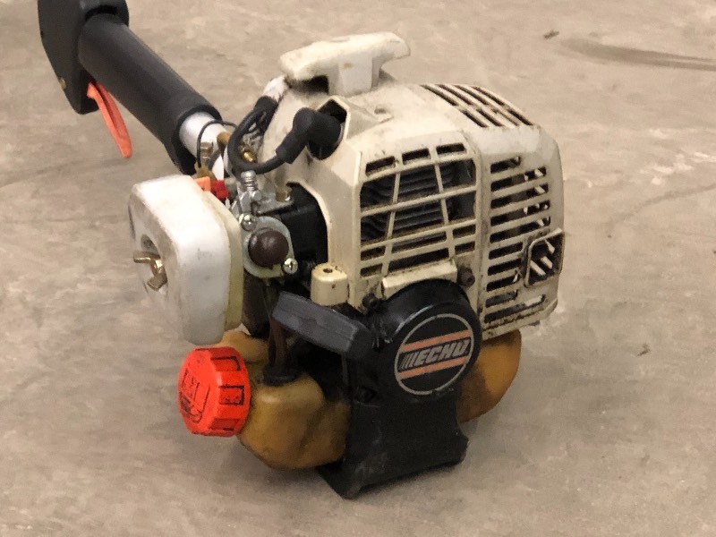 lot 15 image: Echo SRM-2100 Grass Trimmer