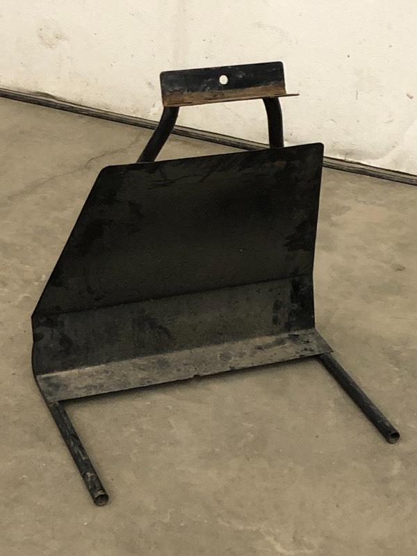 lot 16 image: Polaris Snowmobile Stand
