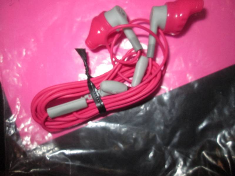 lot 220 image: pair of 2 wired headphones...