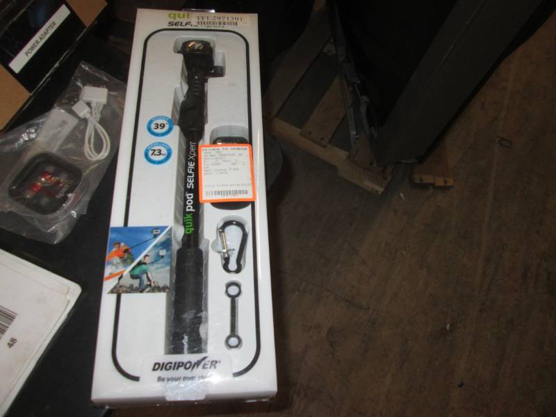 lot 246 image: quickpod selfie stick ...
