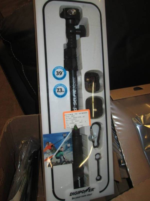 lot 251 image: quickpod selfie stick ...