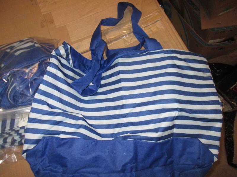lot 258 image: lot of 5 beach bag...