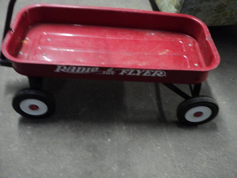 lot 2 image: Radio Flyer Wagon...