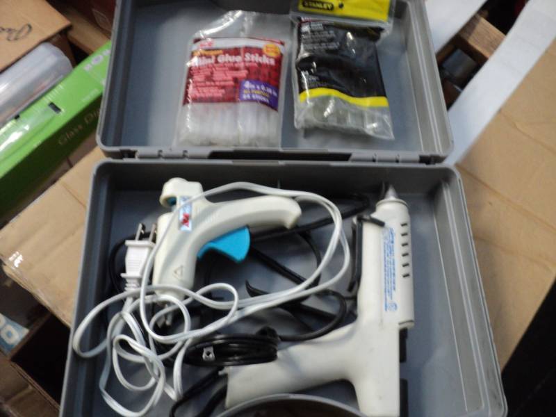 lot 20 image: Hot Glue Guns and Glue...