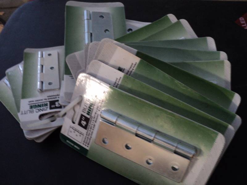lot 29 image: 14- 3 and 4 Hinges...