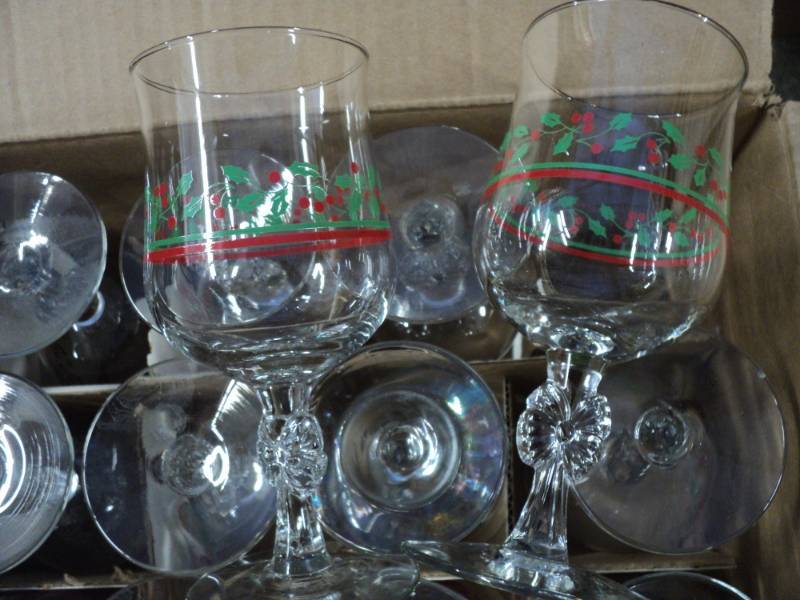 lot 37 image: Set of Glasses- 14 of 1 style 6 of...