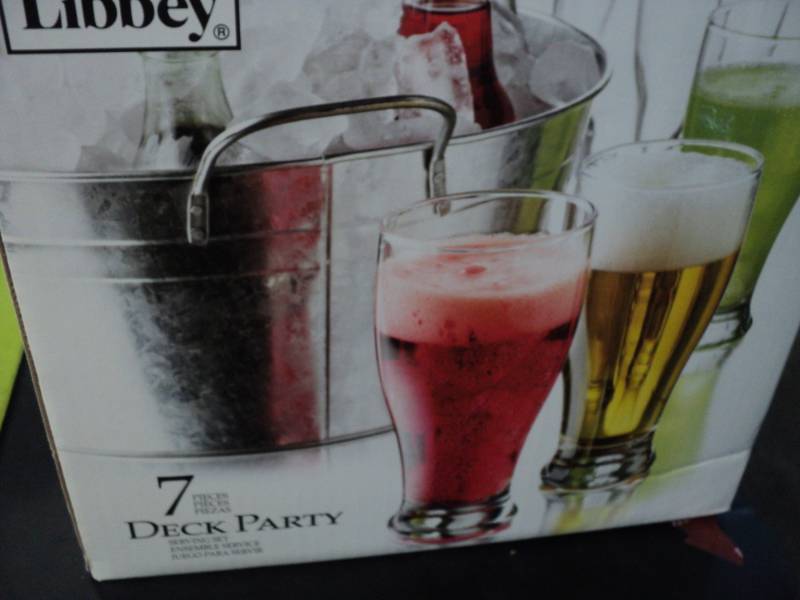 lot 39 image: Libbey 7 pc Deck Party...