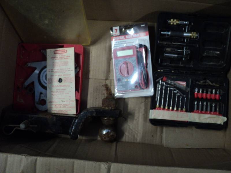 lot 42 image: Craftsman Tools digital multimeter...