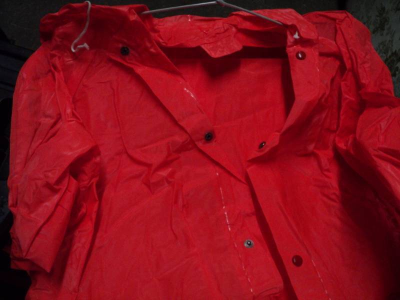 lot 47 image: Mercury size M Orange Rain Suit...