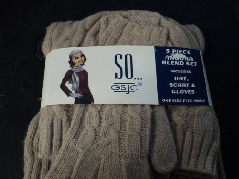 lot 48 image: 3pc Angora Blendset Retail $26...