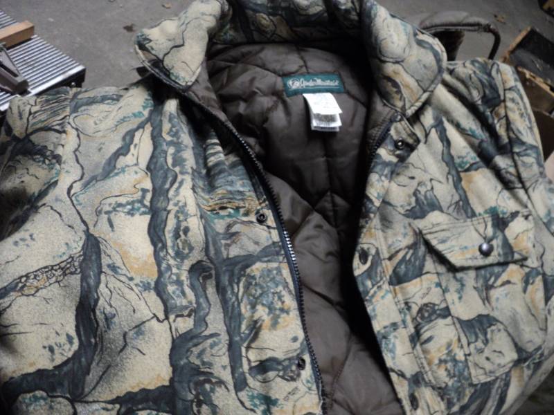 lot 50 image: Mens M Gander Mountain Jacket...