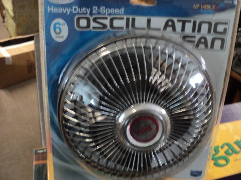 lot 22 image: 6 Heavy Duty 2 Speed Oscillating F...