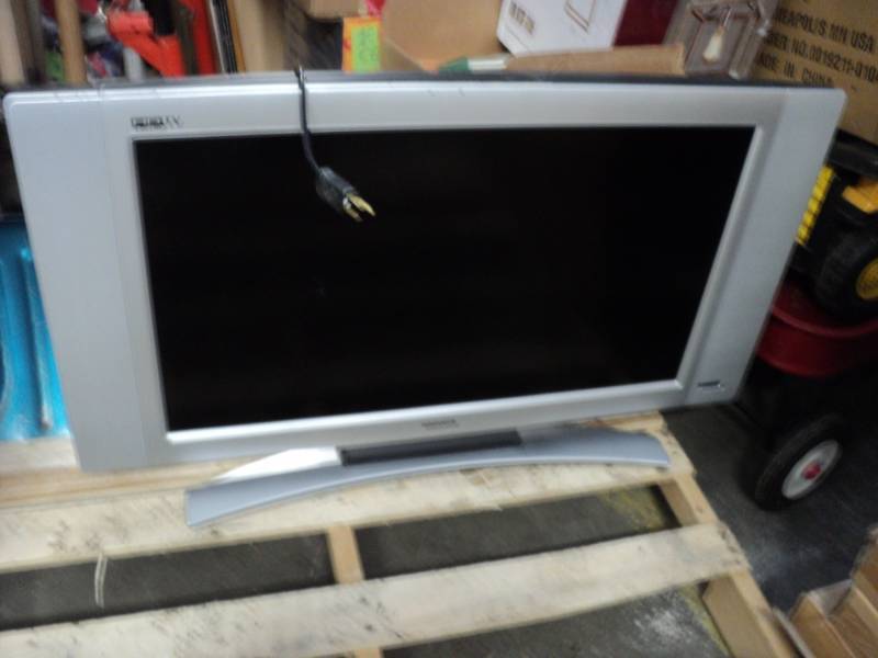 lot 95 image: Magnavox HD TV 31...