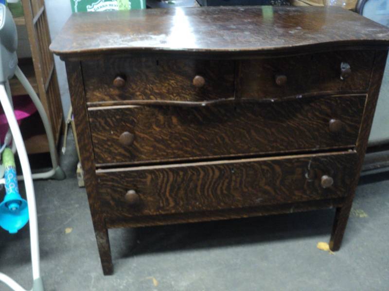 lot 111 image: 4 Drawer Dresser with mirror...