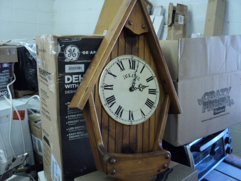 lot 120 image: Bulova Battery Clock...
