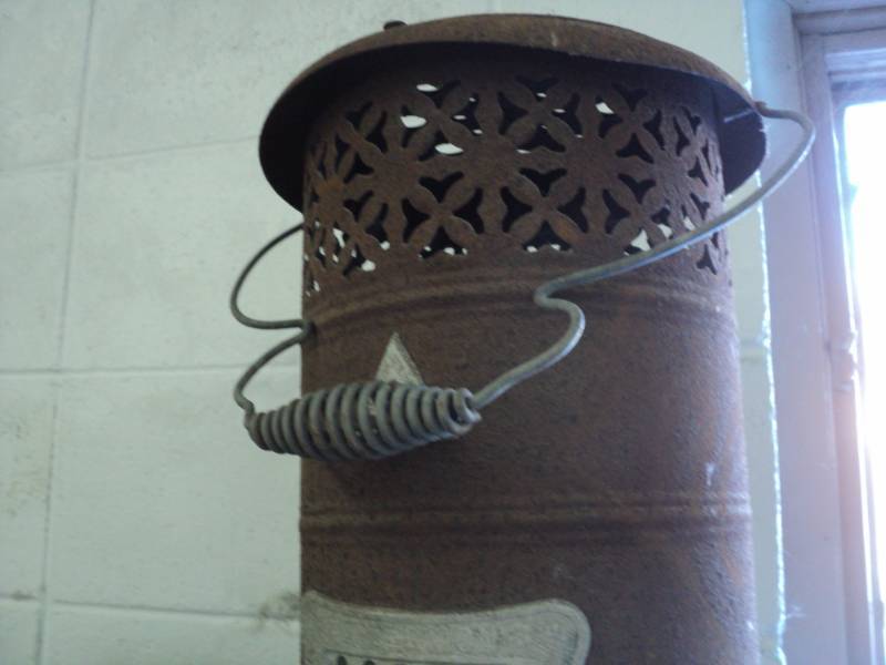 lot 124 image: Old Rusty Stove...