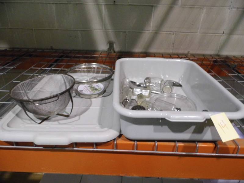 Plastic Tub w Lid