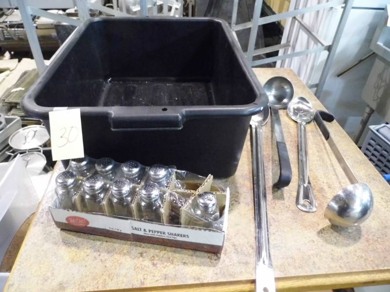 Tub with SP Shakers  Utensils