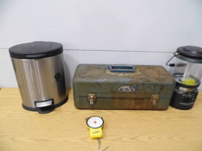 Old Pal Tacklebox - Scale - Garbage Can