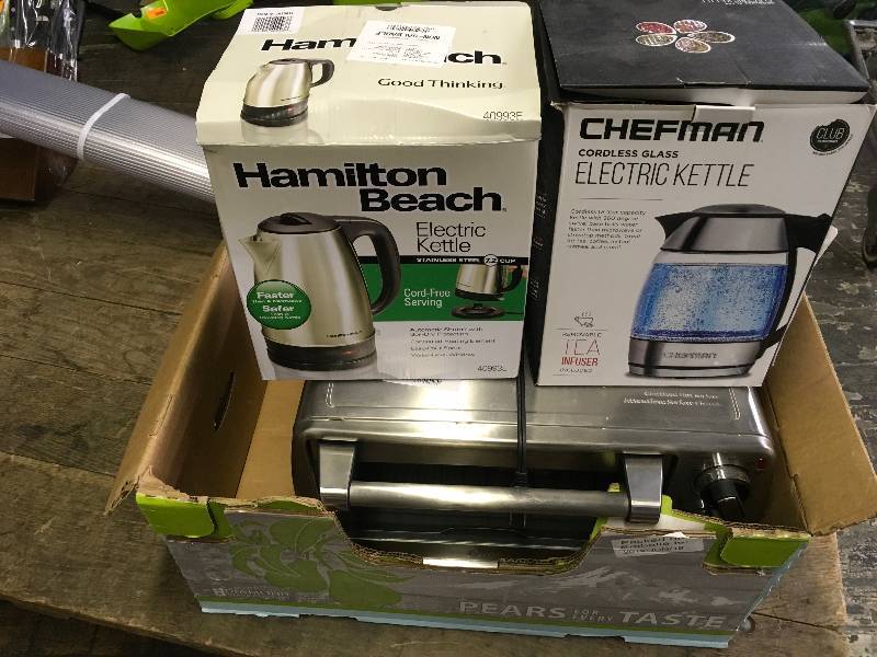 lot 210 image: Box Of Misc Small Appliances