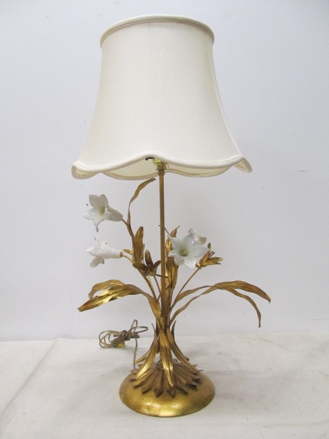lot 13 image: Vintage 1950s Hollywood Regency Gilt Florentine Table Lamp