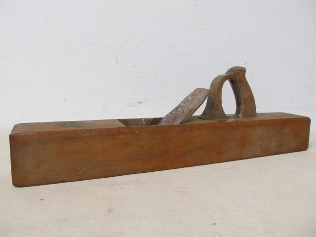 lot 25 image: Large Antique Auburn Tool Company Woodworking Plane