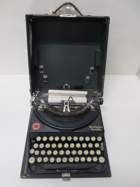 lot 33 image: Nice vintage REMINGTON Portable Typewriter