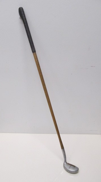 lot 36 image: Vintage OTEY CRISMAN Hickory Shaft Putter