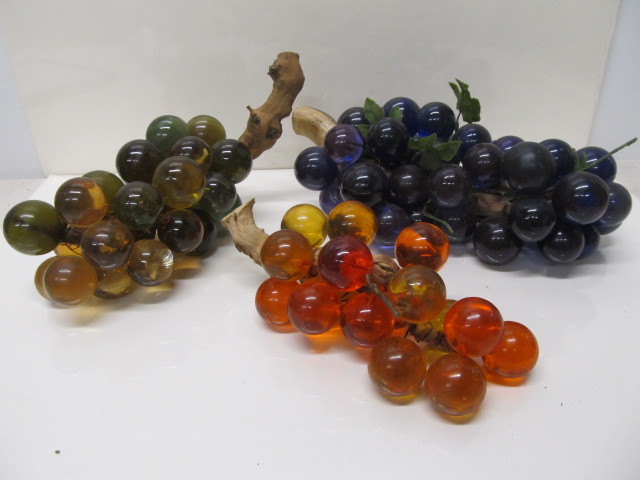lot 39 image: Group of Mid Century Acrylic Grape Clusters