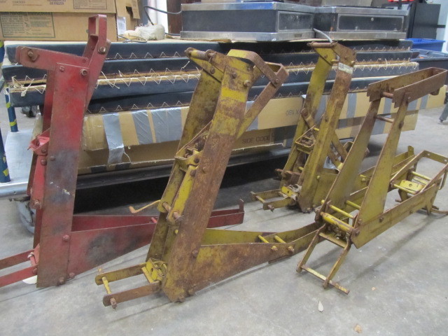 lot 58 image: Group of 4 Heavy Duty Pump Jacks