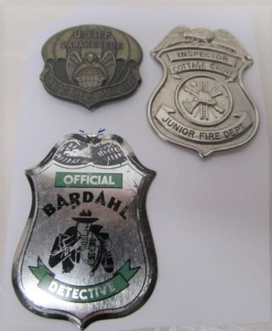 lot 117 image: 3 Badges