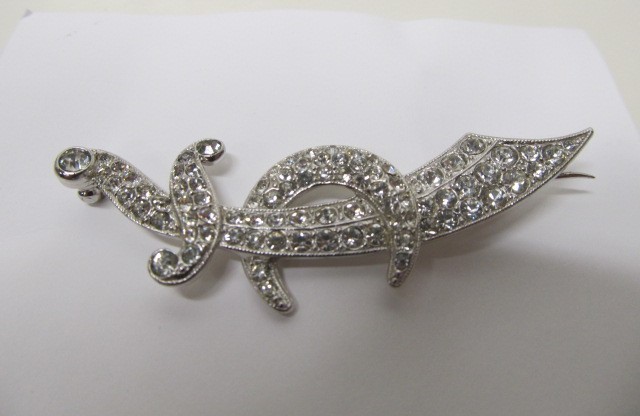 lot 130 image: Large Vintage Rhinestone Shriner Pin