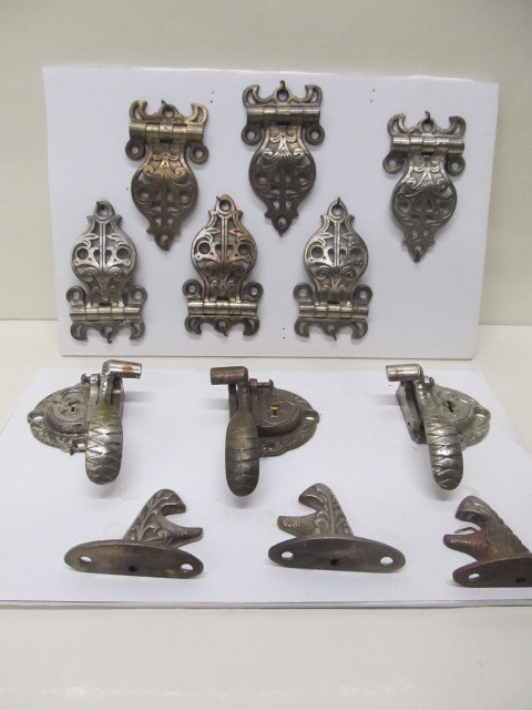 lot 131 image: Ornate Antique Icebox Hinge & Latches