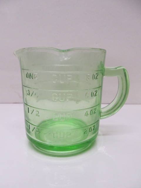 lot 155 image: Vintage KELLOGGs Green Glass 3-Spout Advertising Measuring Cup