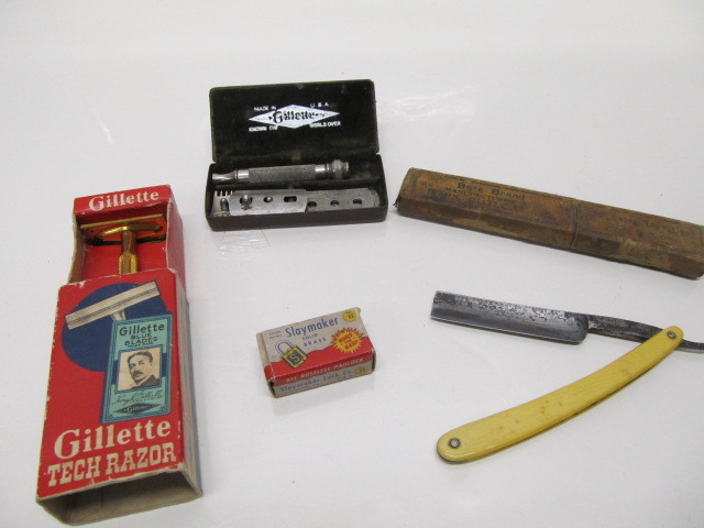 lot 164 image: Vintage Razors